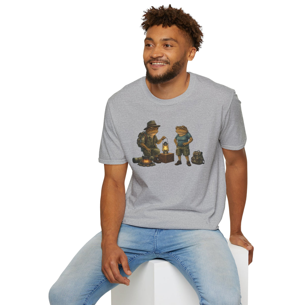 Kröten campen am Lagerfeuer, suchen Wärme, halten Laterne Unisex Softstyle T-Shirt